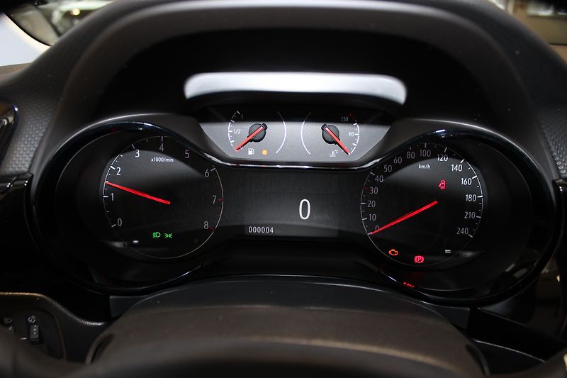 Opel Corsa (2025) Edition 1.2 TURBO 74kW, MT6 - fotka 10 z 17