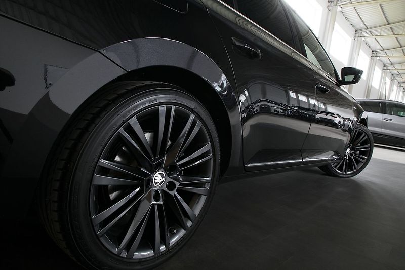 Škoda Superb 2.0TSI 206kW 4x4 L&K Max výbav - fotka 9 z 44