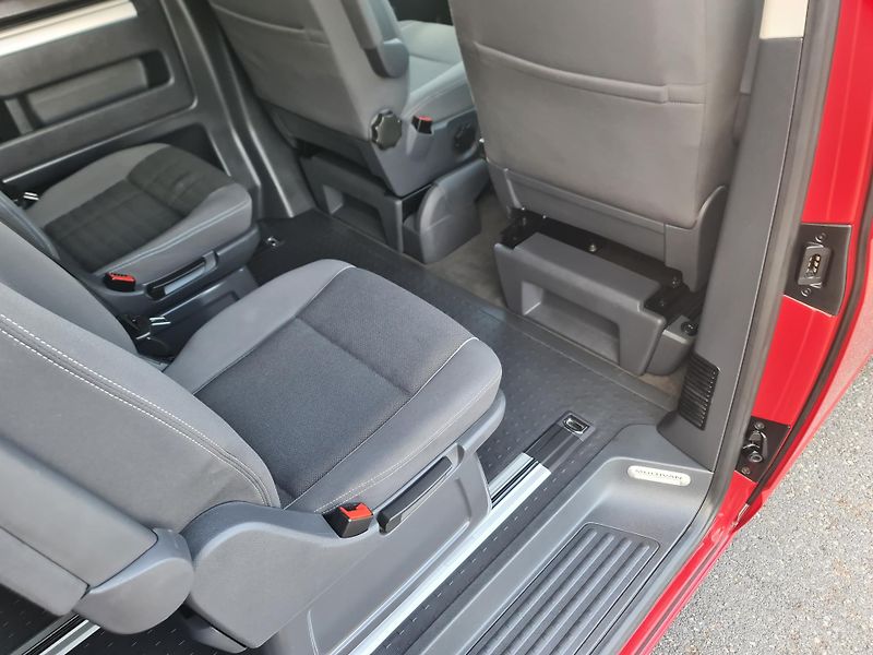 Volkswagen Transporter (2011) MULTIVAN 2.0TDi 103-KW OLOMOUC - fotka 23 z 109