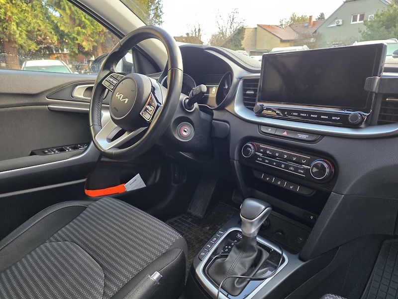 Kia Ceed 1.5-NAVI-KAMERA-AUTOMAT - fotka 3 z 14