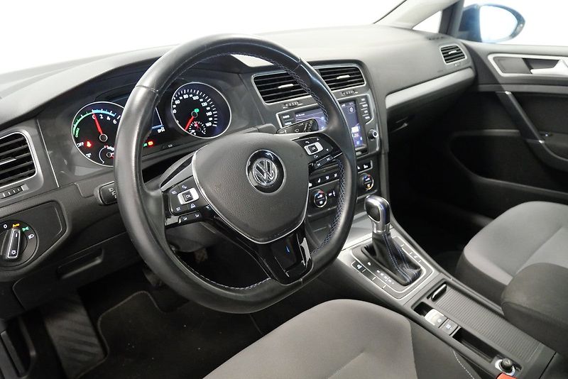 Volkswagen e-Golf - fotka 14 z 23