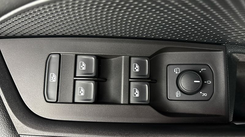 Škoda Octavia 2.0 TDI DSG Style Combi - fotka 21 z 25