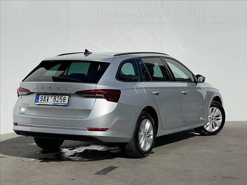Škoda Octavia 2,0 TDI Combi Ambition Plus - fotka 3 z 23