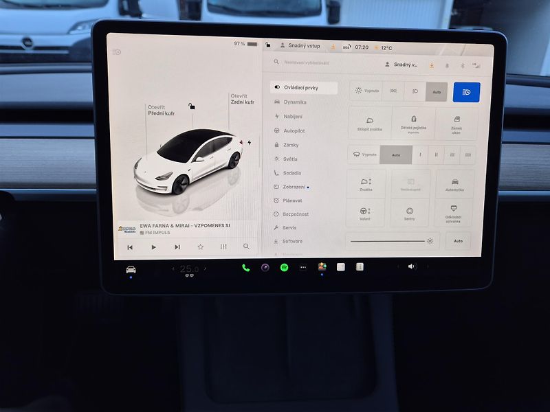 Tesla Model 3 STANDART RANGE 239w SOH 96,5% - fotka 20 z 48