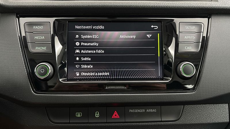 Škoda Fabia 1.0 TSI Ambition Combi - fotka 12 z 24
