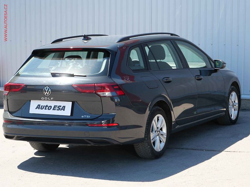 Volkswagen Golf (2023) 1.0 eTSi, ČR, Life, AT, LED - fotka 4 z 31