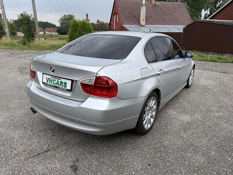 BMW Řada 3 330XD - fotka 4 z 21