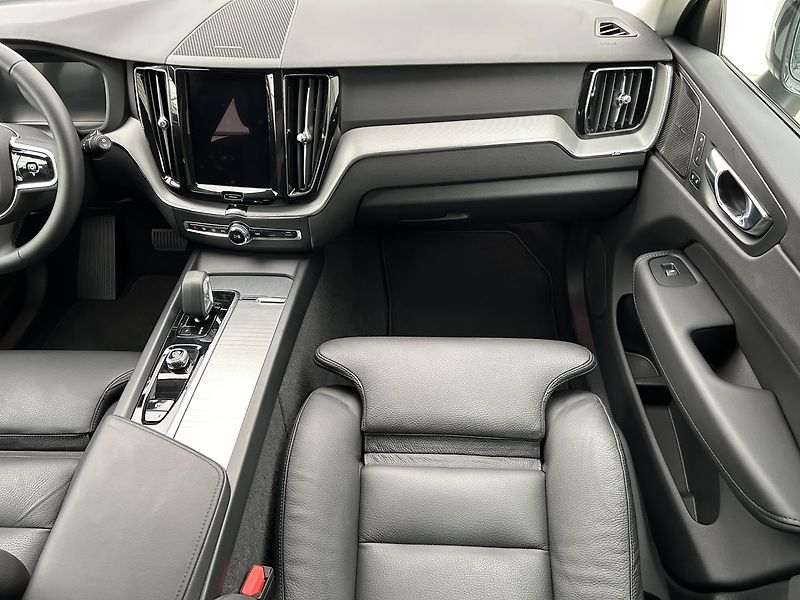 Volvo XC60 2.0  B4 4x4 PLUS  Black - fotka 21 z 30