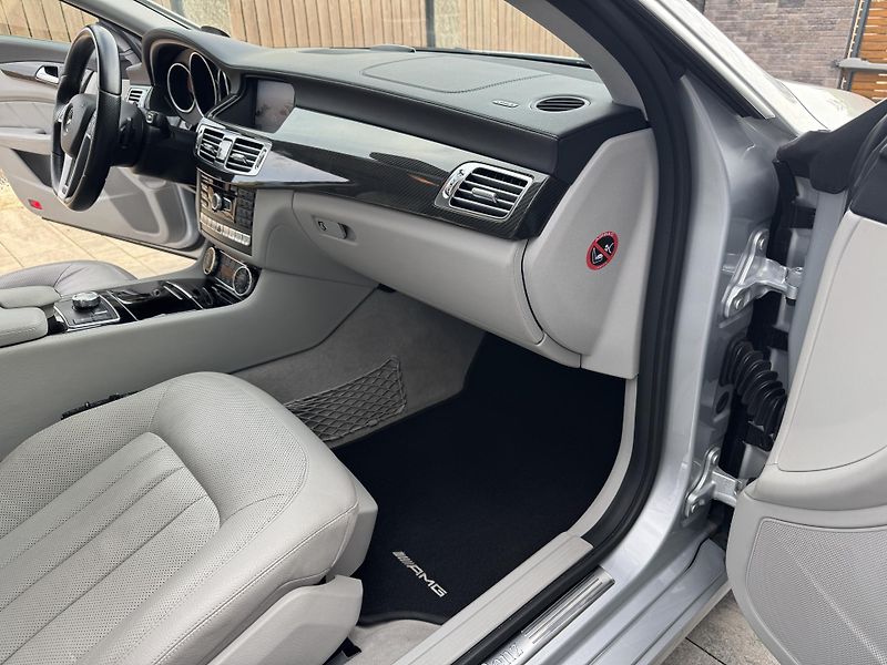Mercedes-Benz CLS (2014) 350 CDI, 4Matic, AMG - fotka 51 z 64