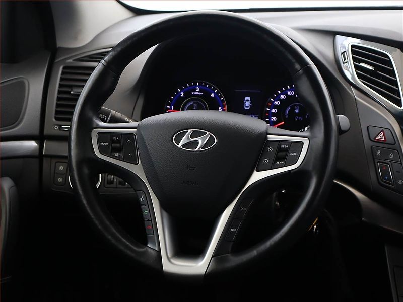 Hyundai i40 (2015) 1.7 CRDi, Xenony, Tempomat - fotka 11 z 16