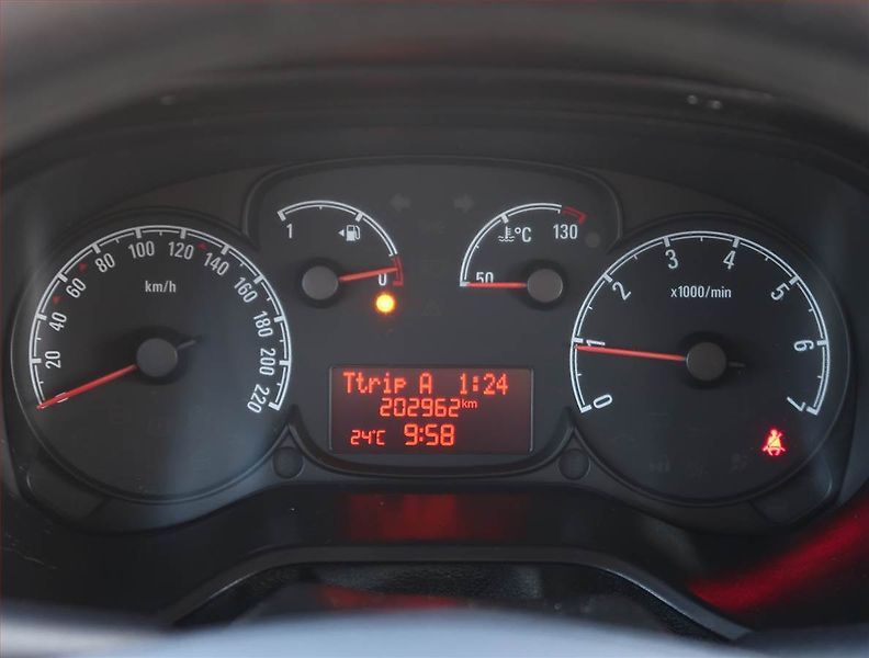 Opel Combo (2013) 1.6 CDTI, 5Míst, ČR - fotka 11 z 16