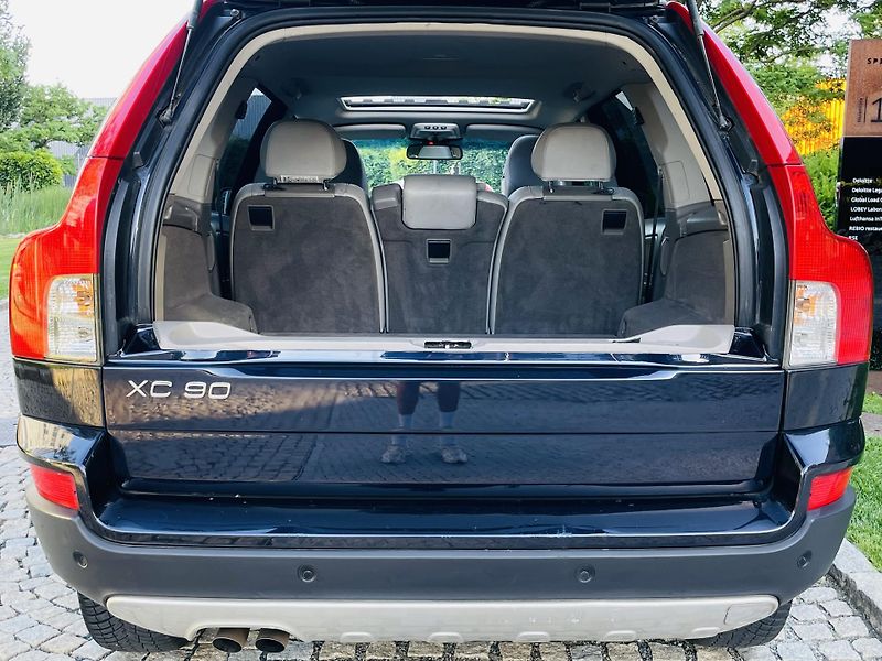 Volvo XC90 2.4D5 136KW 4x4 AUT SERVISKA - fotka 19 z 42