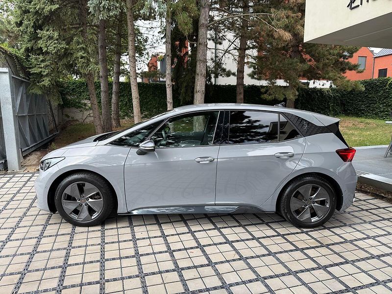 Cupra Born 62 kWh / HUD / FULL LED - fotka 3 z 40