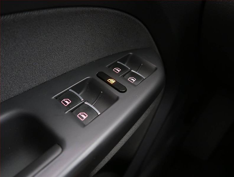 Volkswagen Touran (2013) 1.6 TDI, 7 míst, Serv.kniha - fotka 19 z 21