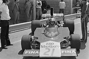 Gijs van Lennep v kokpitu F1 stáje ISO Marlboro při Grand Prix Holandska. Foto WikimediaCommons, Hans Peters-Anefo, CC0