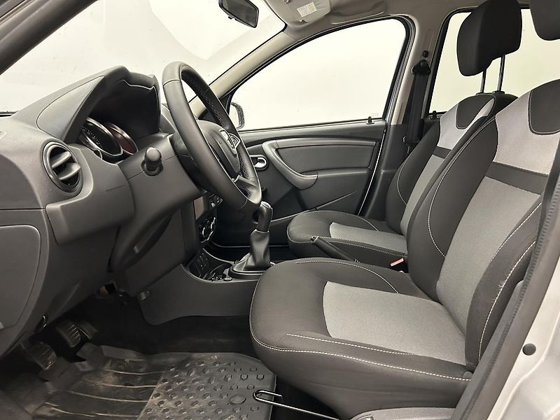 Dacia Duster 1.6 SCe Comfort - fotka 14 z 22