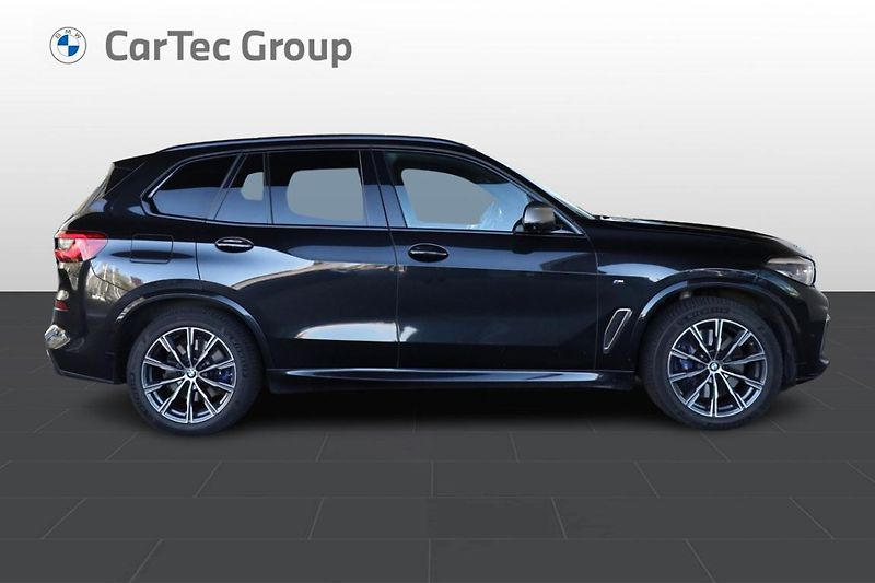 BMW X5 M50d - fotka 6 z 27