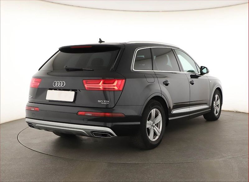 Audi Q7 (2019) S-Line 50 TDI - fotka 5 z 21