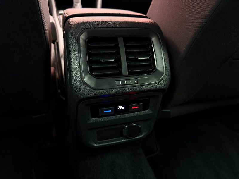 Volkswagen Tiguan 2.0 TDi Elegance DSG 4x4, ČR - fotka 15 z 34