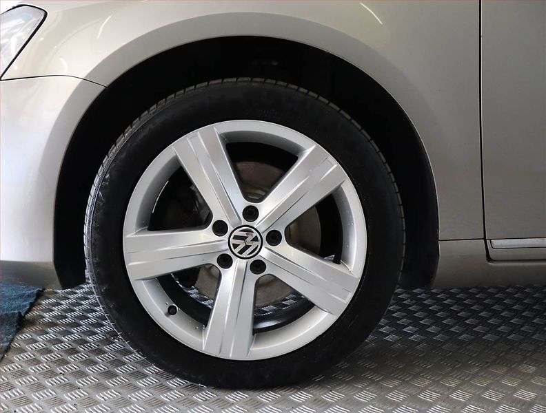 Volkswagen Passat (2012) 2.0 TDI, 4X4, Automat - fotka 15 z 23