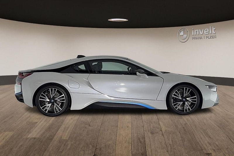 BMW i8 Coupé - fotka 2 z 24