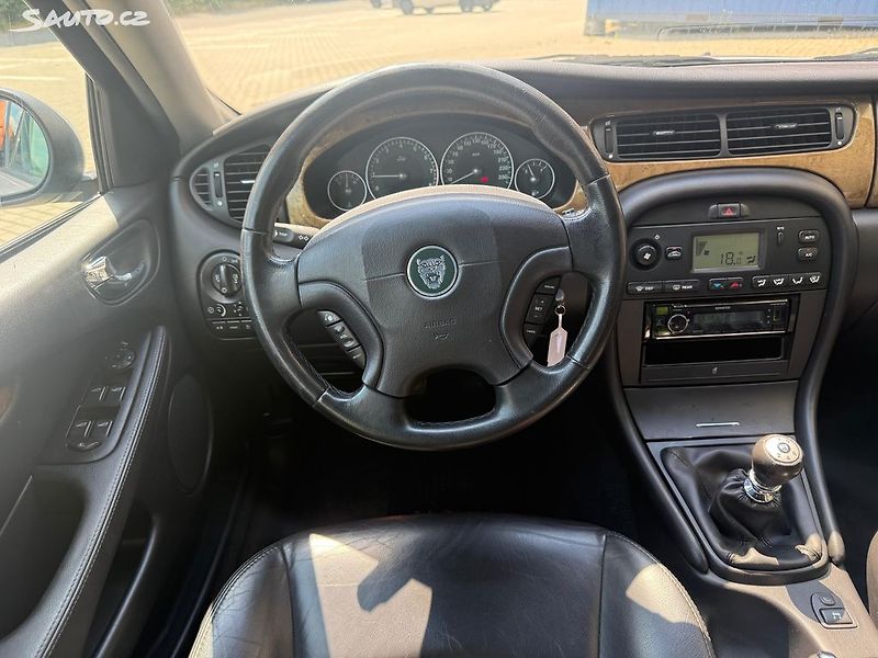 Jaguar X-Type (2002) 2.1 V6 114kw Manuál Nová STK - fotka 17 z 22