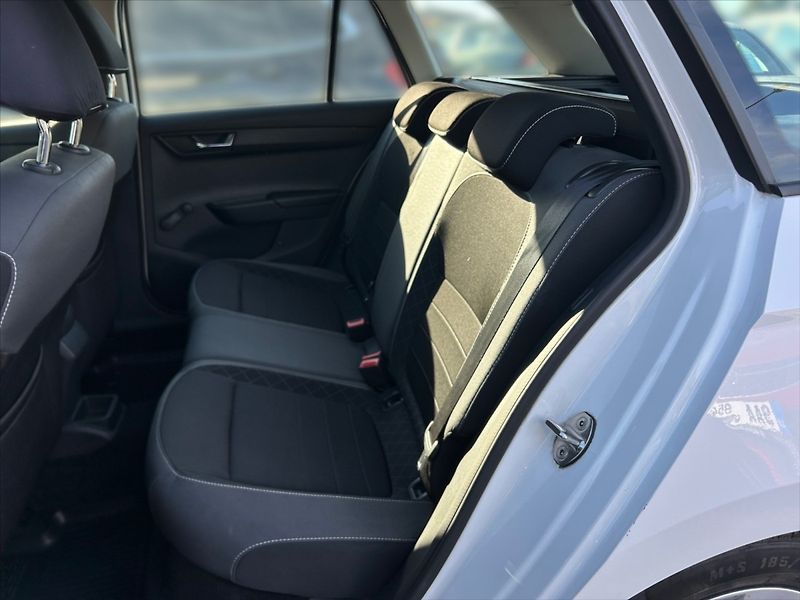 Škoda Fabia 1,0 TSI 70 Ambition - fotka 8 z 11