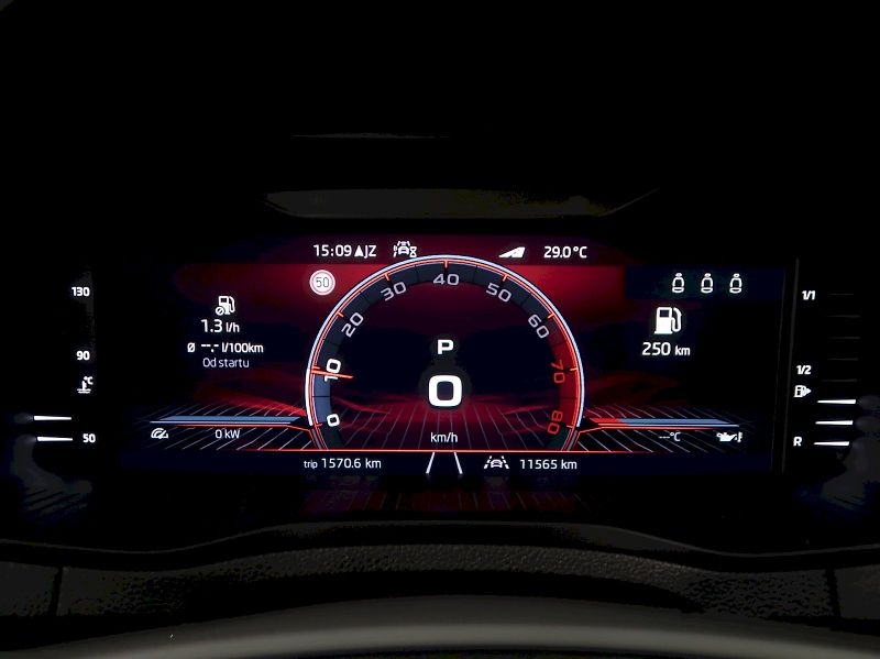 Škoda Karoq (2026) SPORTLINE 1.5TSI 110KW DSG TAŽ - fotka 19 z 42