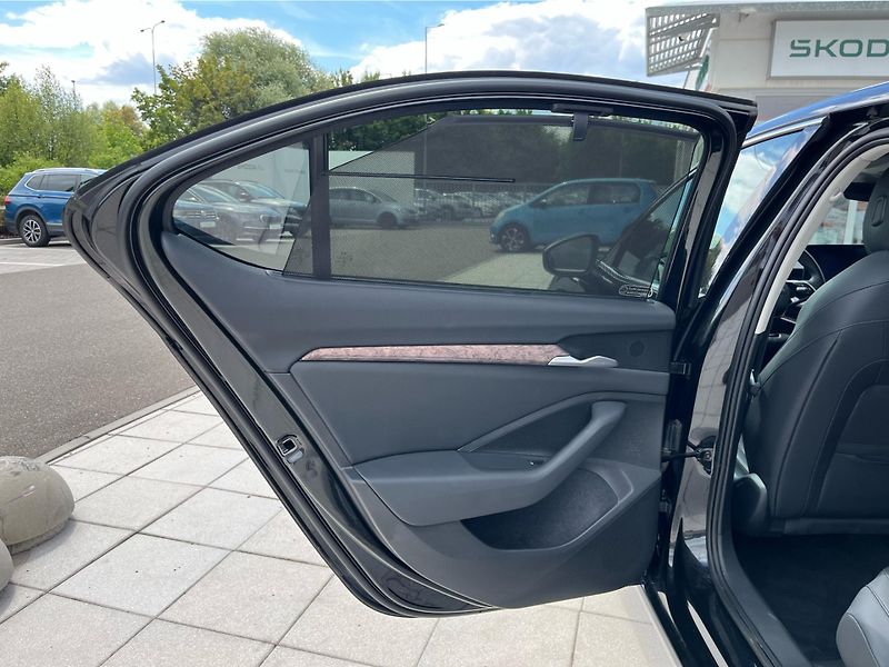 Škoda Superb 2.0TDi 110kW L&K DSG - fotka 22 z 30
