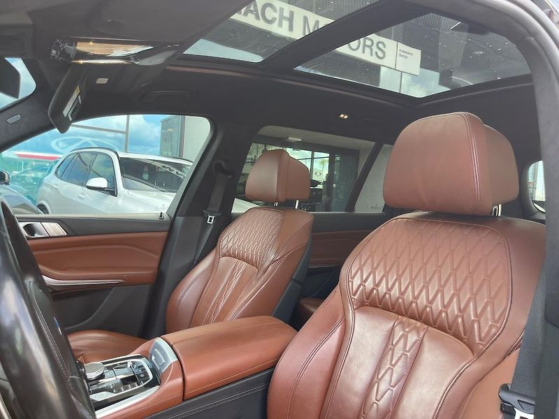 BMW X7 40i M Sport PANO DPH TZ 6 míst - fotka 24 z 26