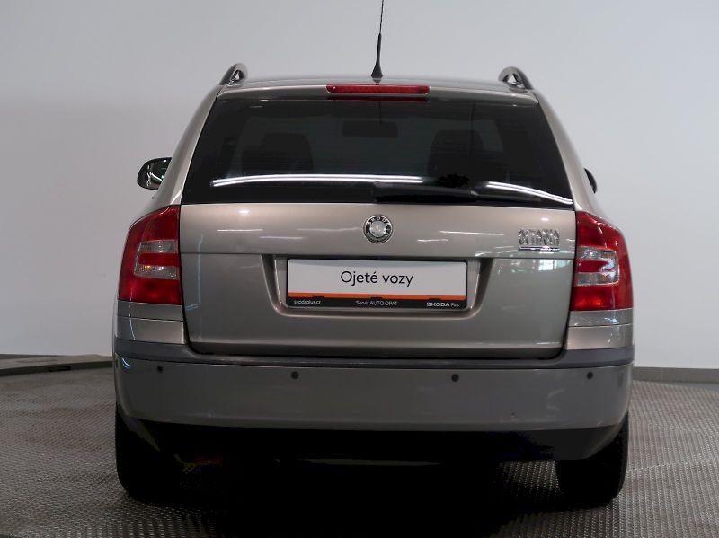 Škoda Octavia (2012) TOUR 1.6MPI 75KW - fotka 9 z 24