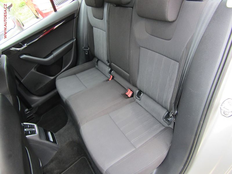 Škoda Octavia (2017) 1.6 TDi, 2.maj,ČR, Navi, LED - fotka 10 z 18