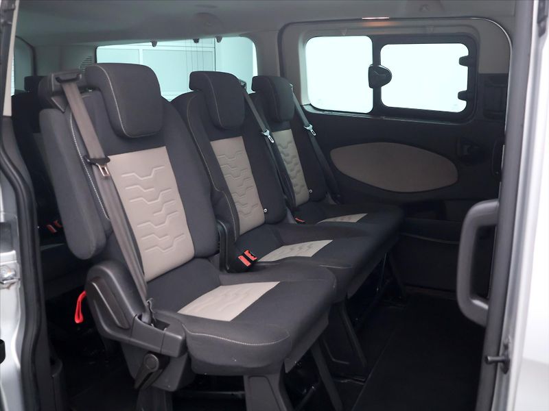 Ford Tourneo Custom 2,2 TDCI 114kW TITANIUM CZ 8Mí - fotka 13 z 37