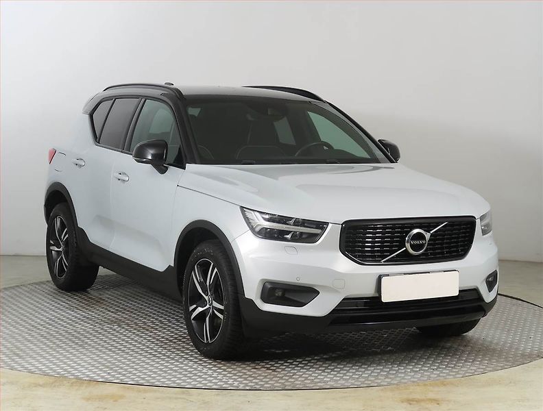 Volvo XC40 (2019) R-Design D4 AWD - fotografie inzerátu