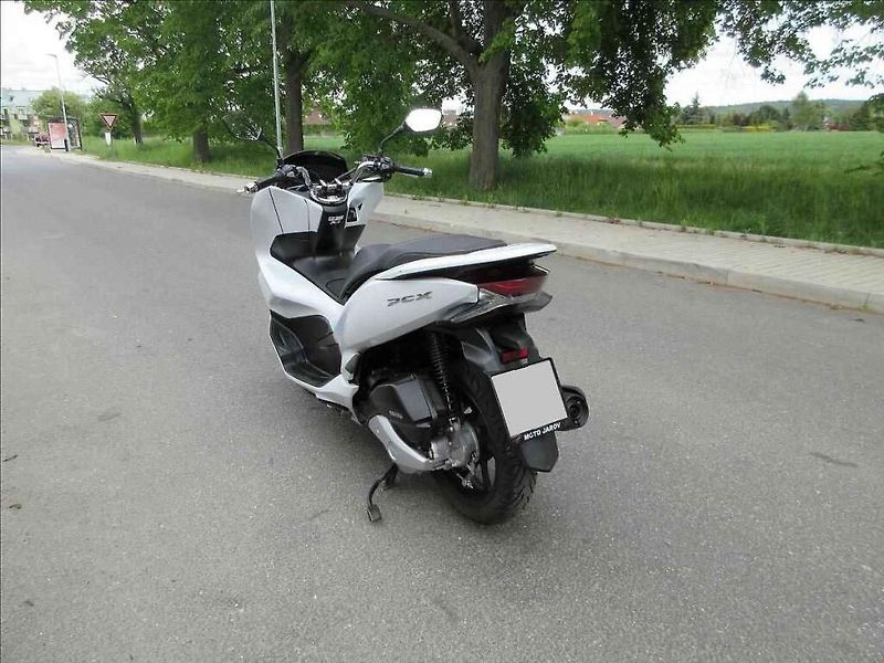 Skútr Honda PCX 125.