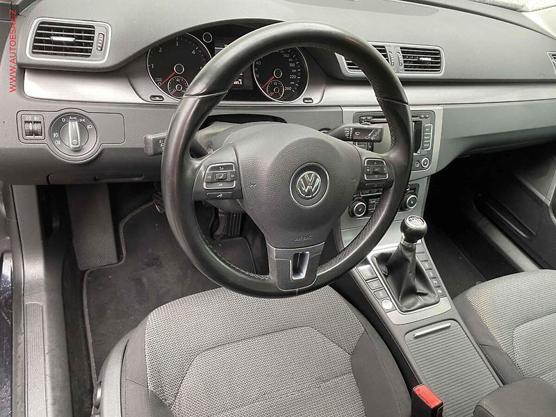 Volkswagen Passat (2011) 2.0TDi, Comfortline, TZ, - fotka 13 z 18