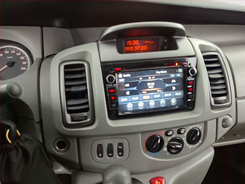 Opel Vivaro (2008) 2.5 CDTI, Bus, 8Míst - fotka 12 z 15