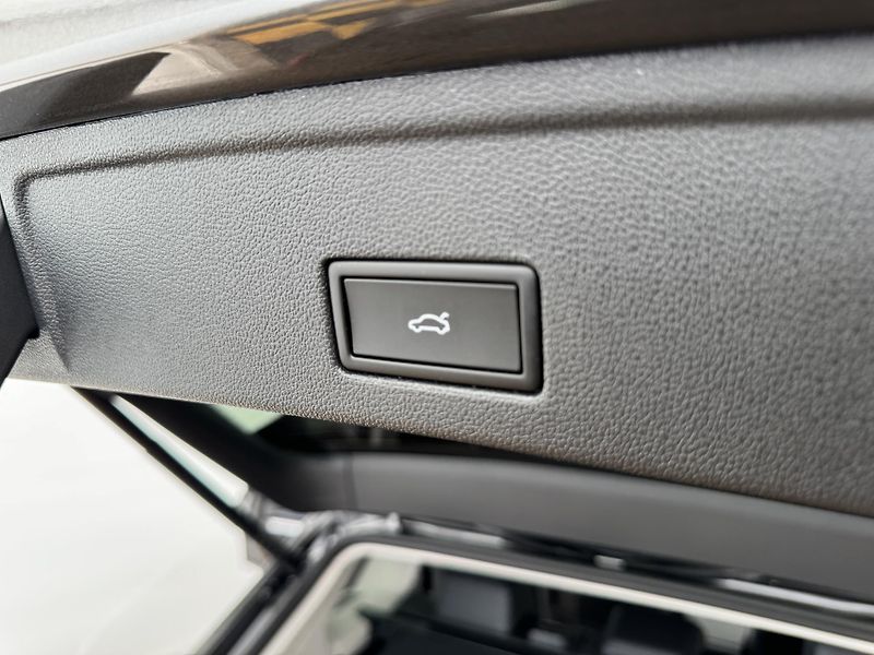 Volkswagen Touareg 3.0Tdi*1-MAJ*DPH*ELEGANCE* - fotka 17 z 49