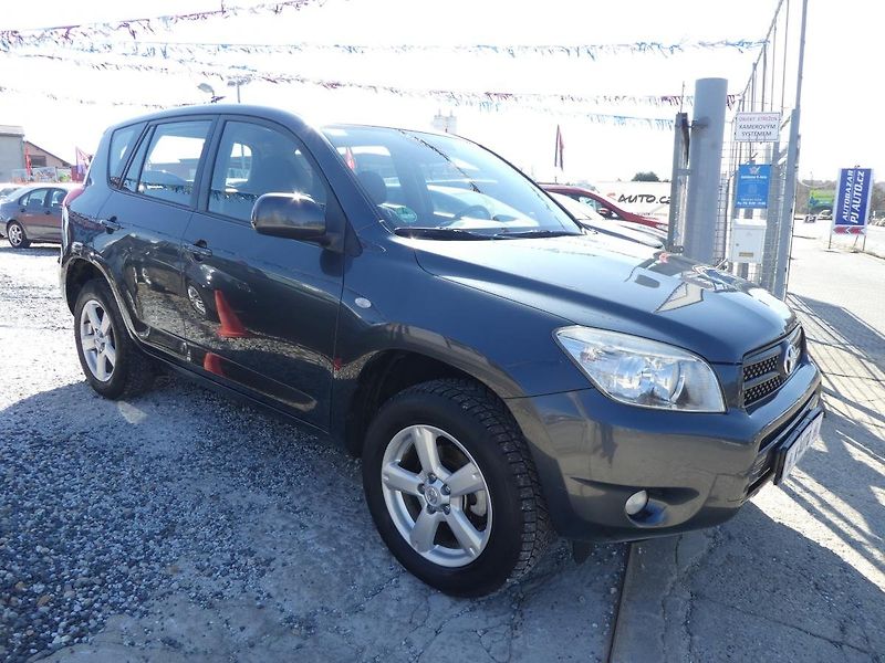 Toyota RAV4 (2006) 2.0i 112kW REZERVOVANO - fotka 3 z 28