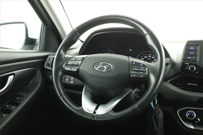 Hyundai i30 (2019) 1.6 CRDi, Tempomat - fotka 8 z 13