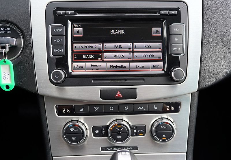 Volkswagen Passat 2.0 TDI 4Motion DSG/16Al./170P - fotka 33 z 38