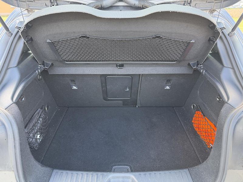 Mercedes-Benz Třídy A 180i LED NAVI KAMERA SERVISKA - fotka 31 z 40