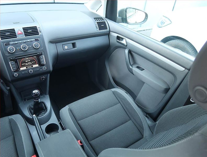 Volkswagen Touran (2013) 2.0 TDI, Navi, Tempomat - fotka 8 z 19