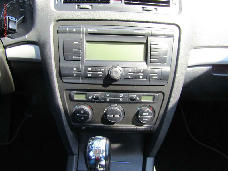 Škoda Octavia (2007) 2.0 FSi, AC - fotka 11 z 17