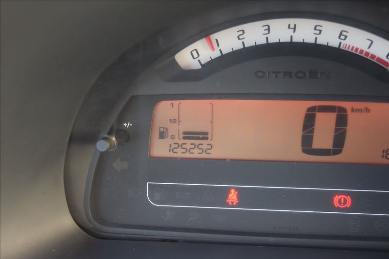Citroën C3 1,4 i 65KW NÍZKÉ KM KLIMA ALU - fotka 28 z 39