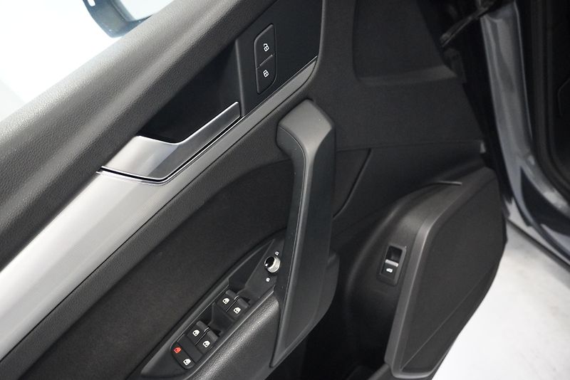 Audi Q5 2,0 40 TDI 140kW QUATTRO  - fotka 11 z 36