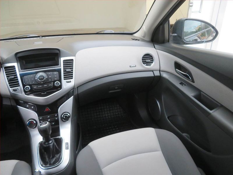 Chevrolet Cruze (2010) 2.0 VCDi, Serv.kniha - fotka 8 z 15