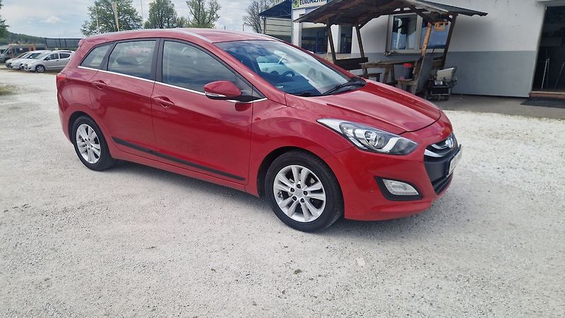 Hyundai i30 1,6 I - fotka 2 z 10