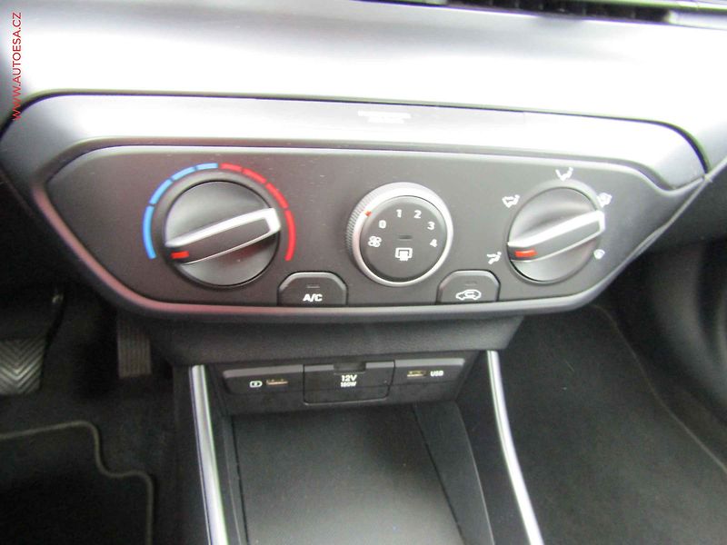 Hyundai i20 (2021) 1.2i, AC - fotka 12 z 19