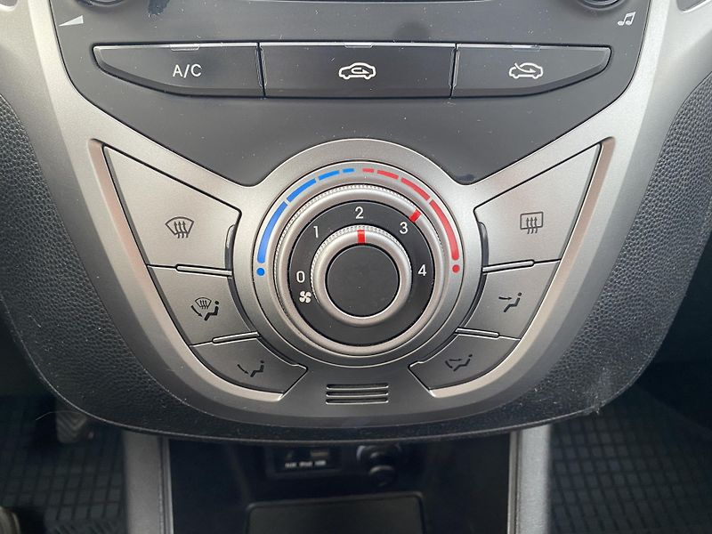 Hyundai ix20 (2011) 1.4i COMFORT,VÝB. STAV!! - fotka 20 z 34